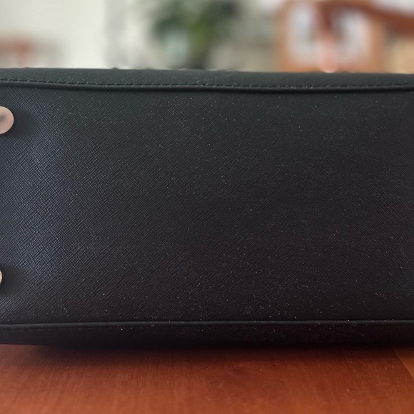 Michael Kors black bag w/2 outside pockets & spacious interior: 10” x 14” - Picture 3 of 9